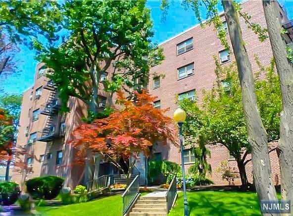 2nd image of 501 Linwood Dr APT 4J