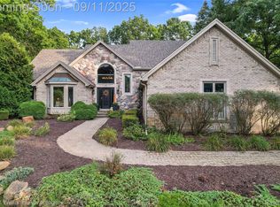 1168 Eagle Nest Dr, Milford, MI 48381