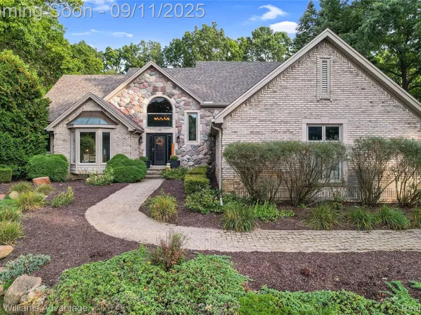 1168 Eagle Nest Dr, Milford, MI 48381