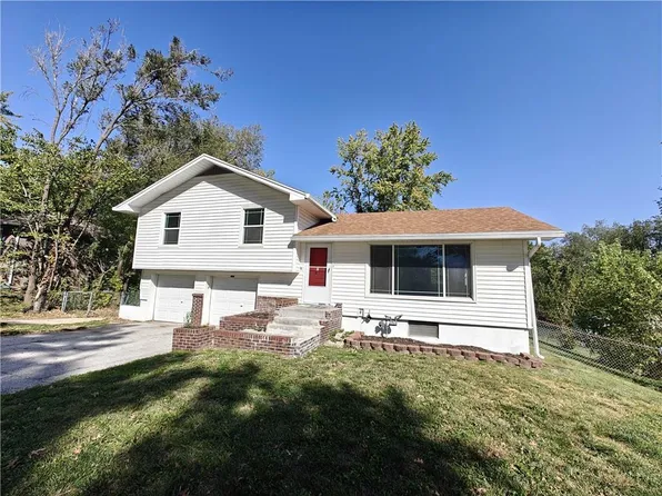 1309 Delaware St, Pleasant Hill, MO 64080