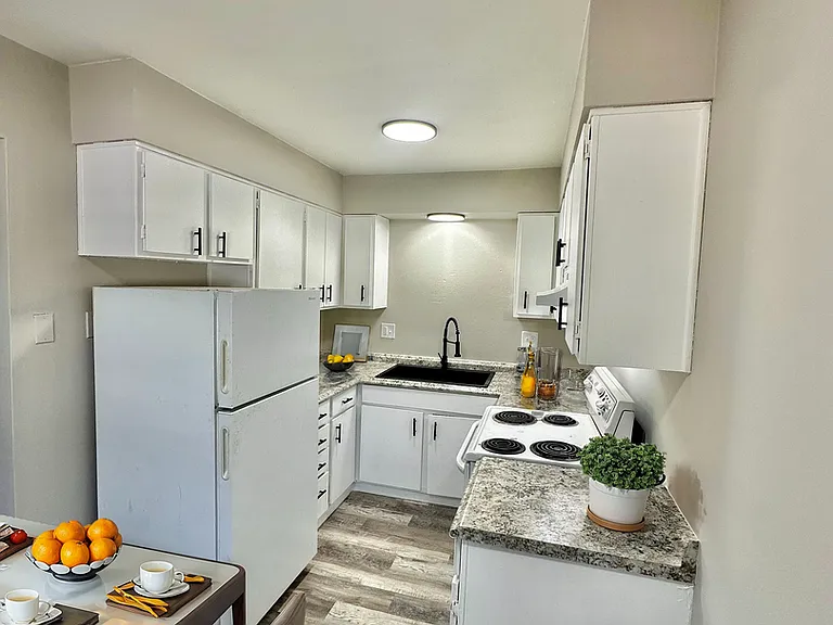 311 University Dr. — Photo 24
