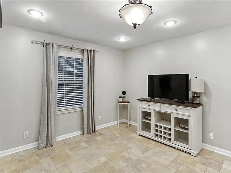 1601 Executive Park Ln NE — Photo 10