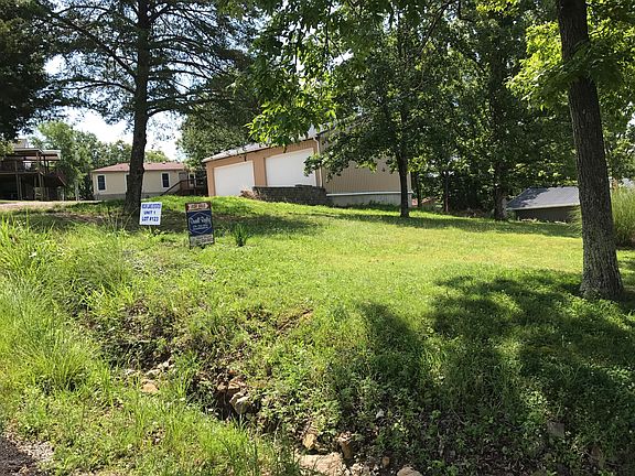 3rd image of 825 Lakeview Cir