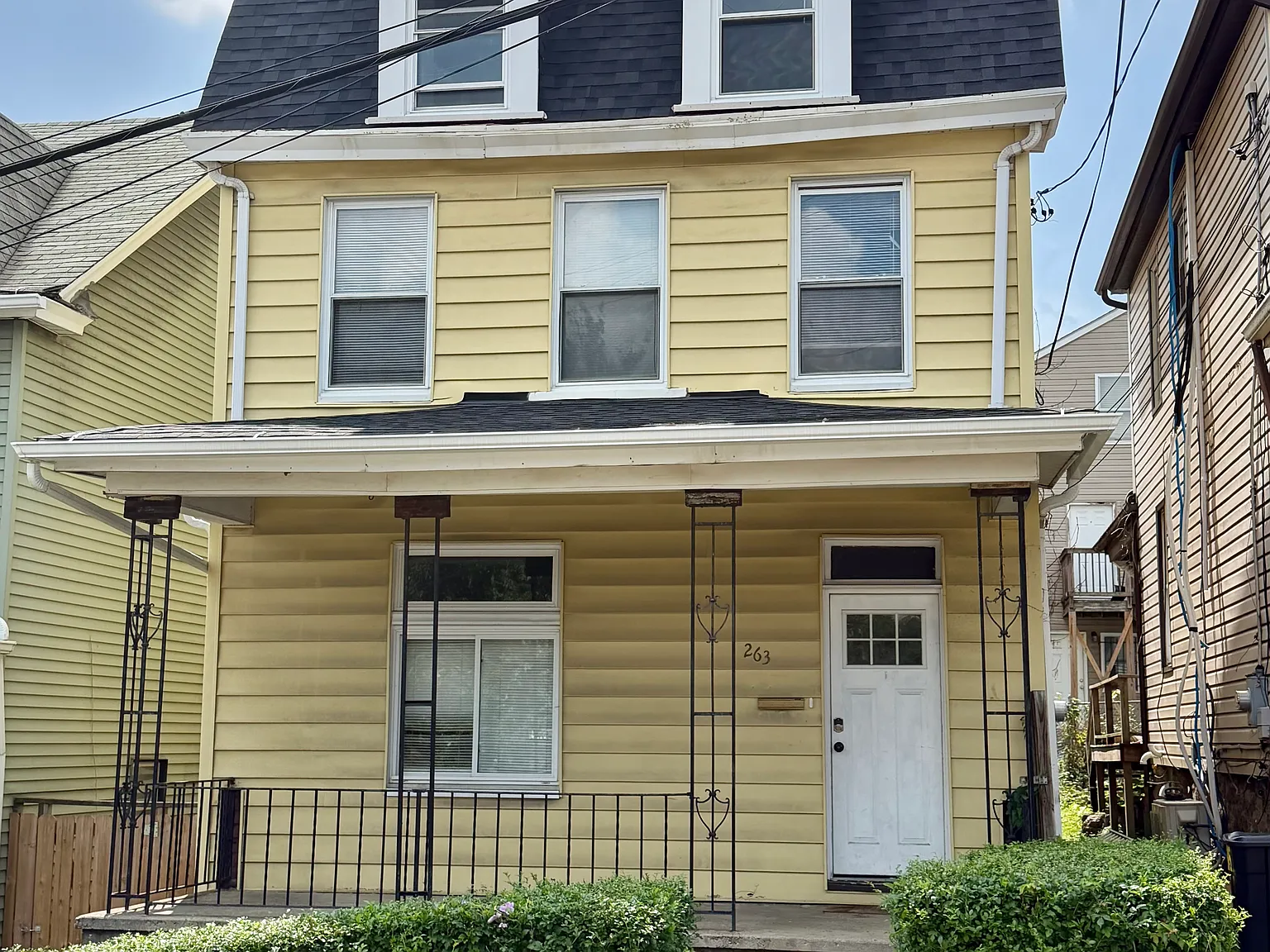6 bed, 2310 sqft, $700 — Photo 1