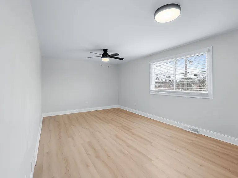 13527 S Mackinaw Ave — Photo 13