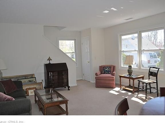 3rd image of 902 Briarwood Ct