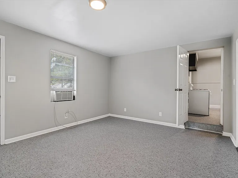 711 Goodman St — Photo 12