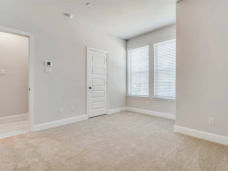 7843 Manilla Dr — Photo 17