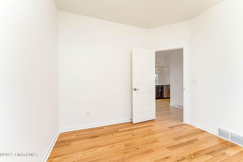 4th image of 51 Donna Drive
