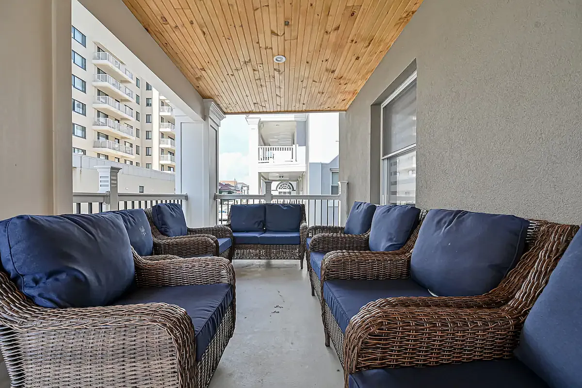 8 bed, 3626 sqft, $60,000 — Photo 2