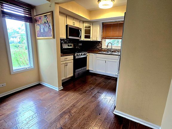 3rd image of 1010 Patricia Ln