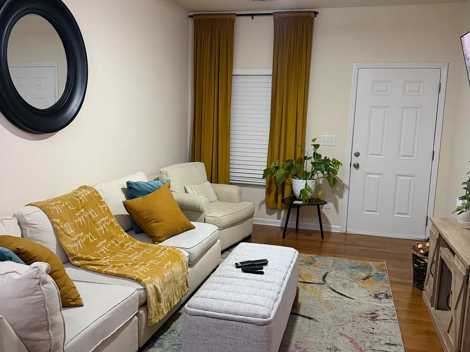 3 bed, 2.5 bath, 1385 sqft, $1,900 — Photo 2