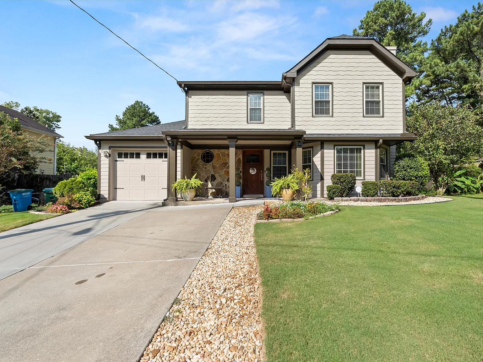 4 bed, 2010 sqft, $2,950 — Photo 1