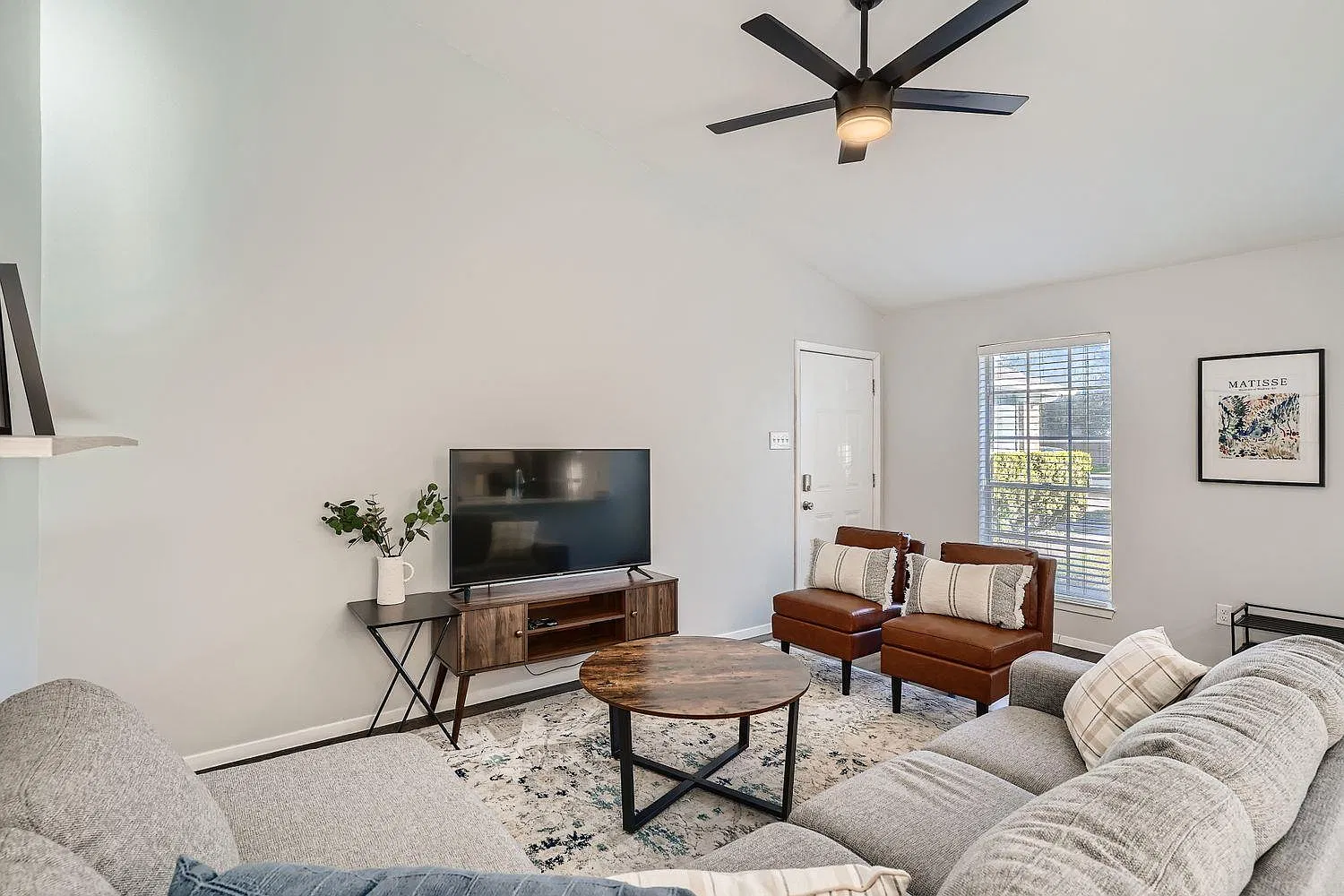 3 bed, 2.0 bath, 1950 sqft, $1,700 — Photo 4