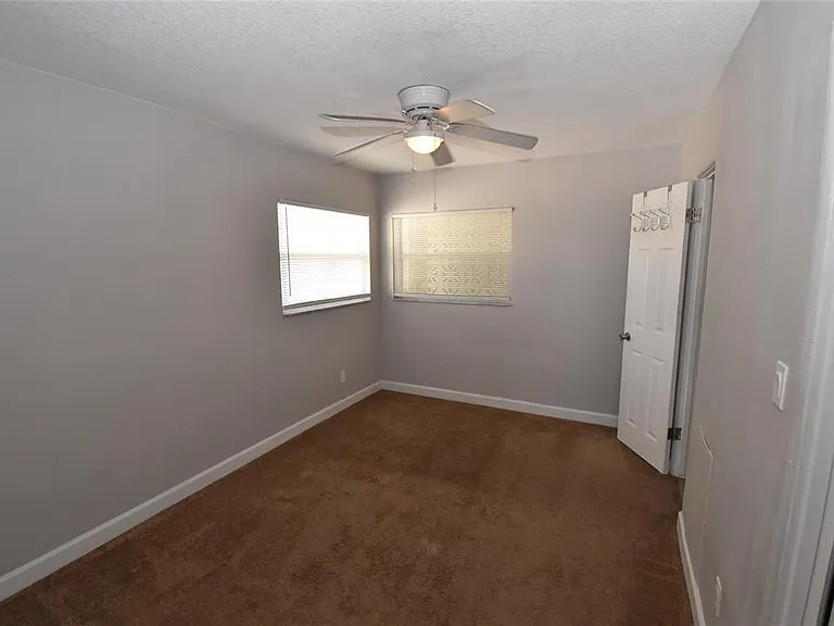 220 6th Ave N #11 — Photo 14