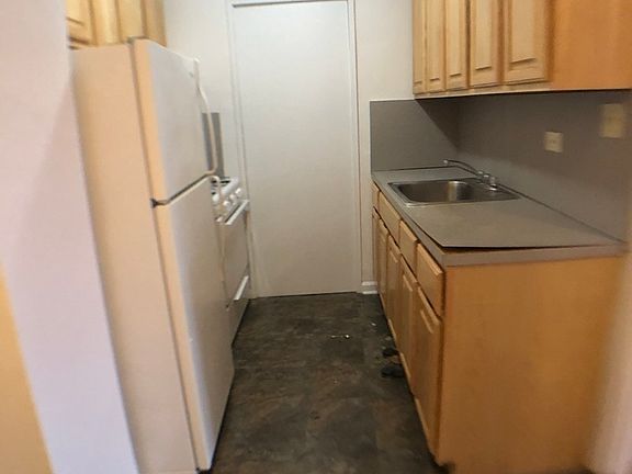 3rd image of 2355 E 12th St #28