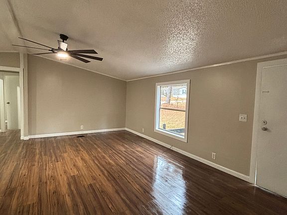 4th image of 409 Paiute Rd