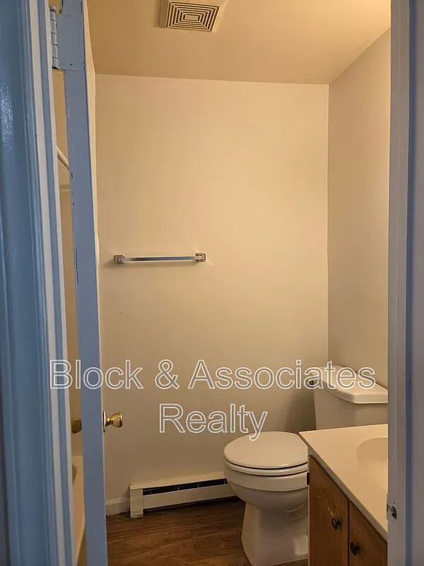 1 bed, 1.0 bath, $695 — Photo 4