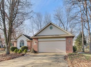 1642 Commodore Ln, Porter, IN 46304