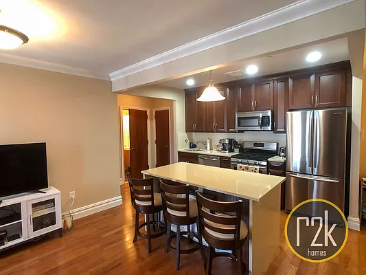 Rented by Realty 2000 Corp | media 28