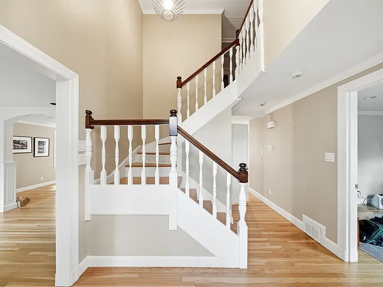 17 Hawthorne Ln — Photo 11