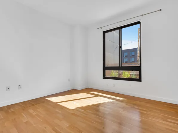 500 4th Avenue image 4 of 5