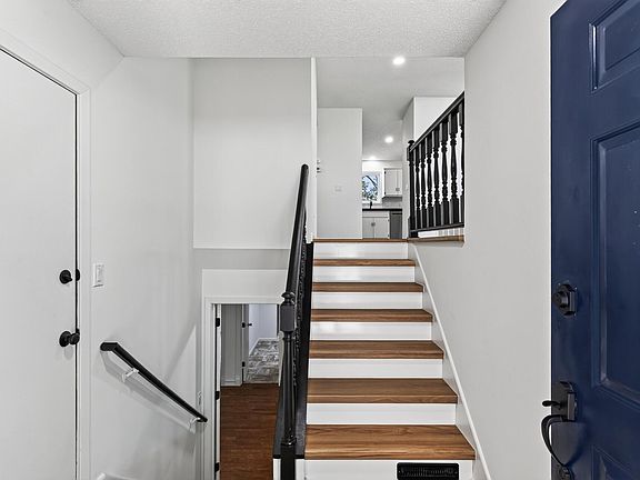 4th image of 17550 Illinois Ct