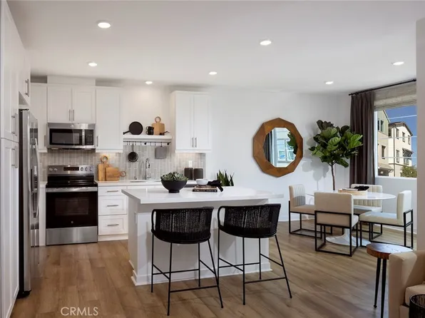 6137 Valentina Way Dr #303, Eastvale, CA 92880