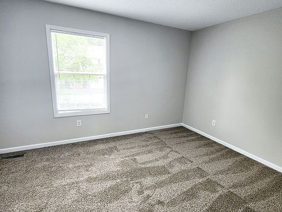 4th image of 180 E Grande Ave APT 2