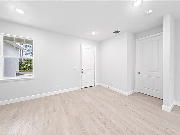 4th image of 3282 Westover Ave SE