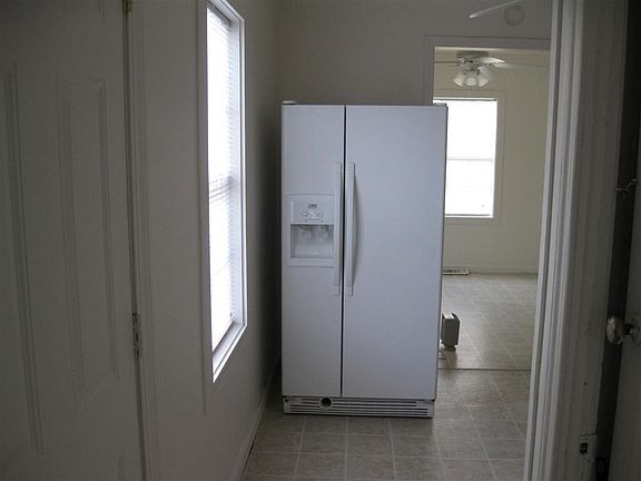 3rd image of 1240 N Luett Ave