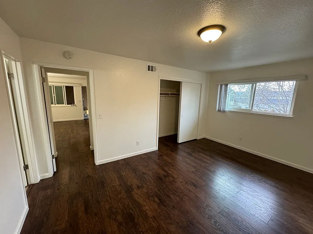 Plaza Garden Apts. — Photo 4