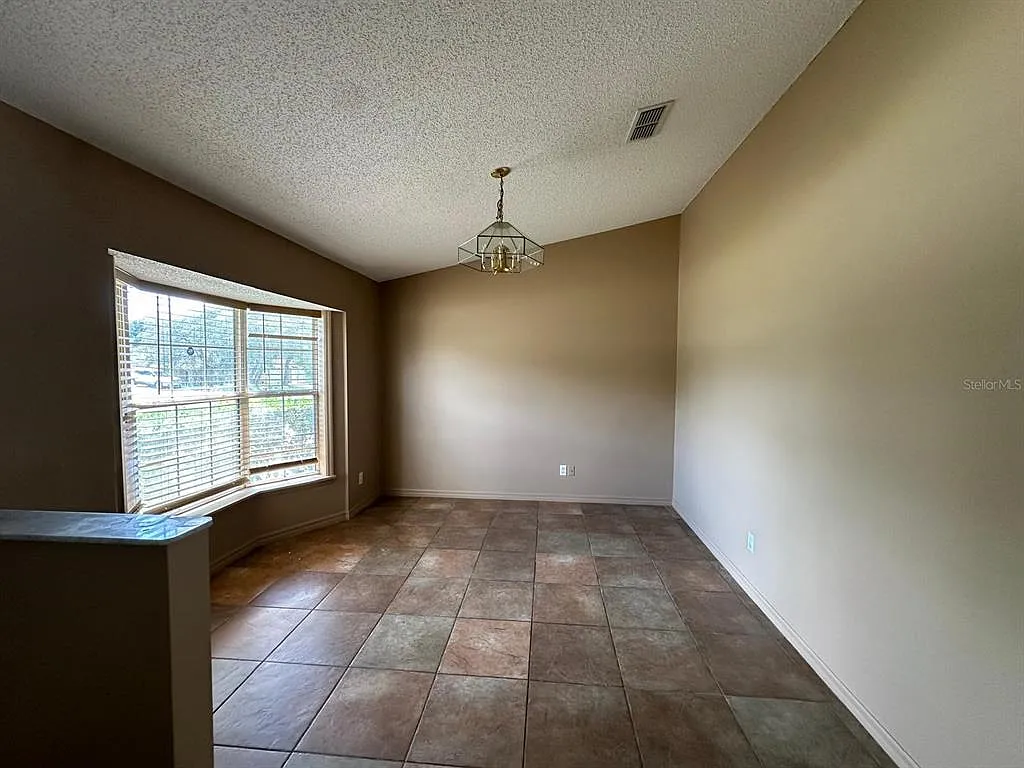 3 bed, 2.0 bath, 2028 sqft, $2,100 — Photo 3