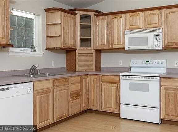3rd image of 1884 Blackburn Way