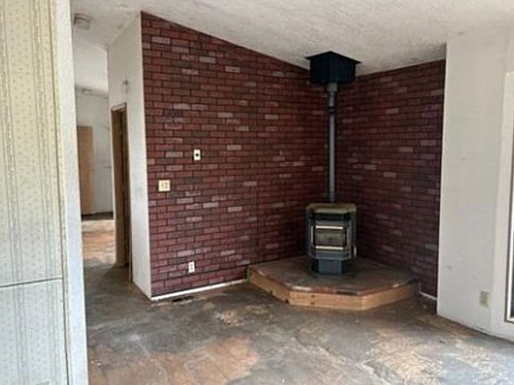 4th image of 13045 Round Valley Rd