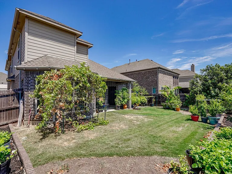 13704 Blueberry Hill Dr — Photo 30