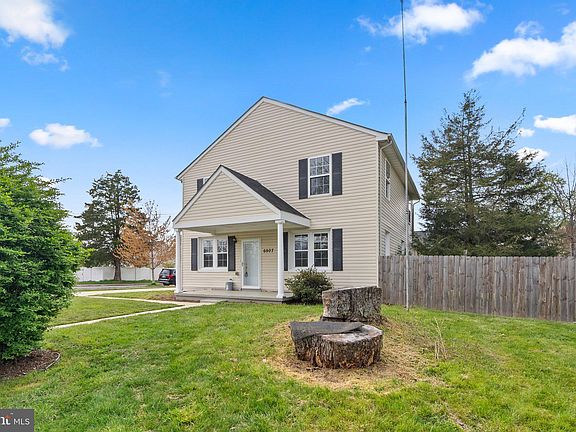 4th image of 6907 Waldran Ave