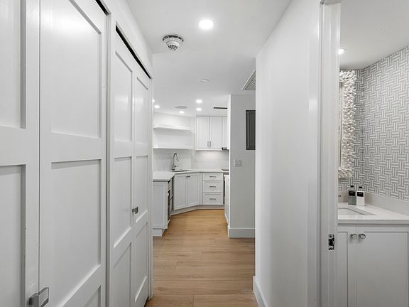 4th image of 1225 S Ocean Boulevard #604
