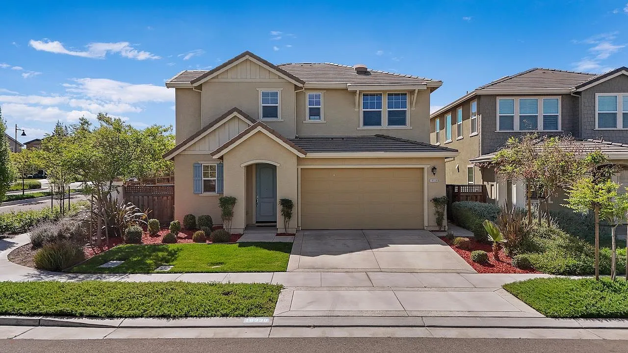 4 bed, 2001 sqft, $3,100 — Photo 1