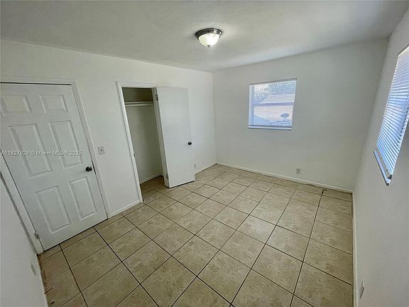 5th image of 726 21st St #4