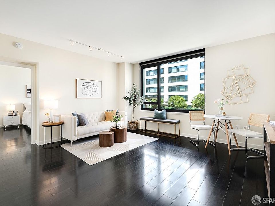 1st image of 260 King St Unit 585