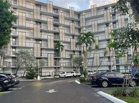 20500 W Country Club Dr