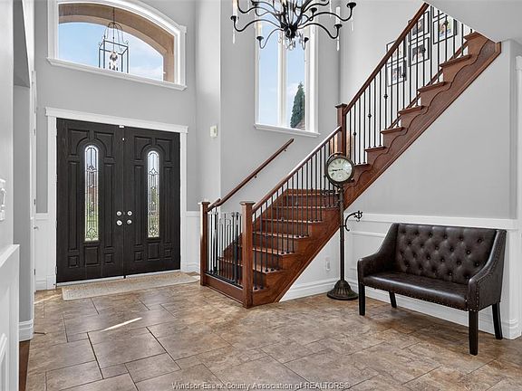 4th image of 1092 Regency Cres