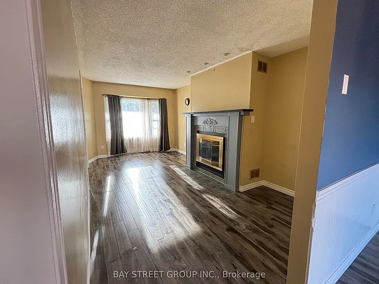 27 Lindsay Ct — Photo 5