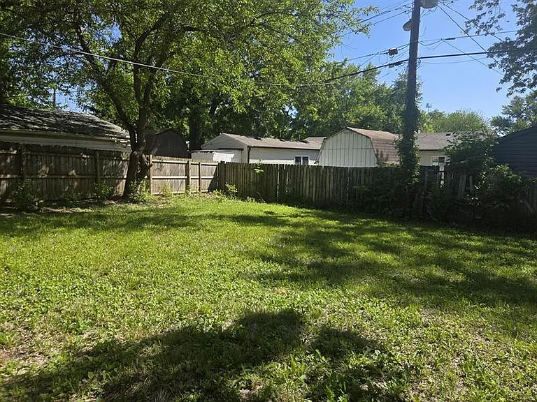 3141 Danbury Rd — Photo 11