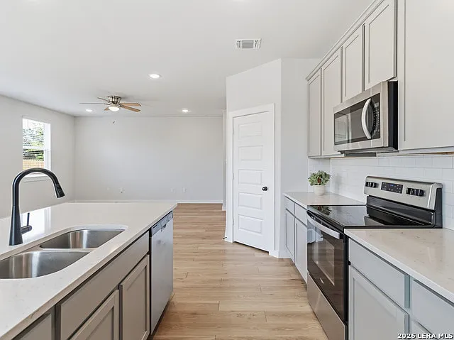 14607 Emerio Dr — Photo 11