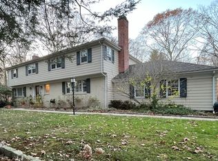 5 Diana Dr, Woodbridge, CT 06525