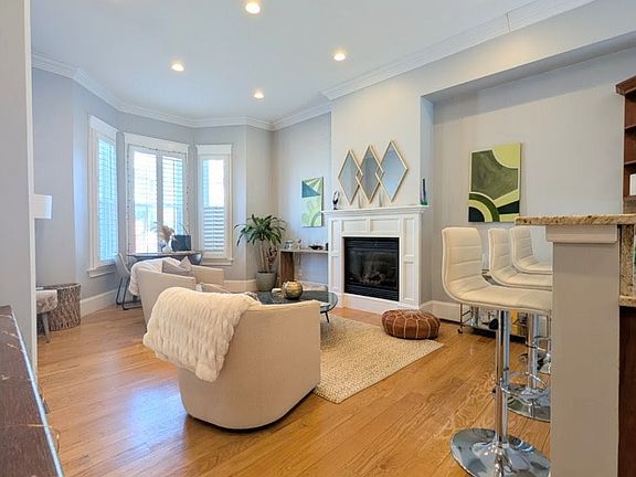 3rd image of 847 E 4th St #1