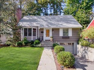121 Lawrence Ave, Eastchester, NY 10709