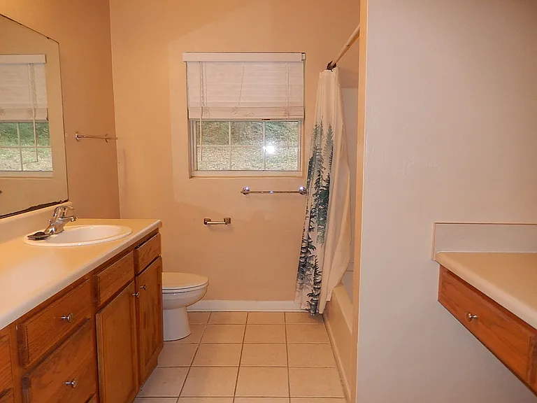 212 Edwards St — Photo 15
